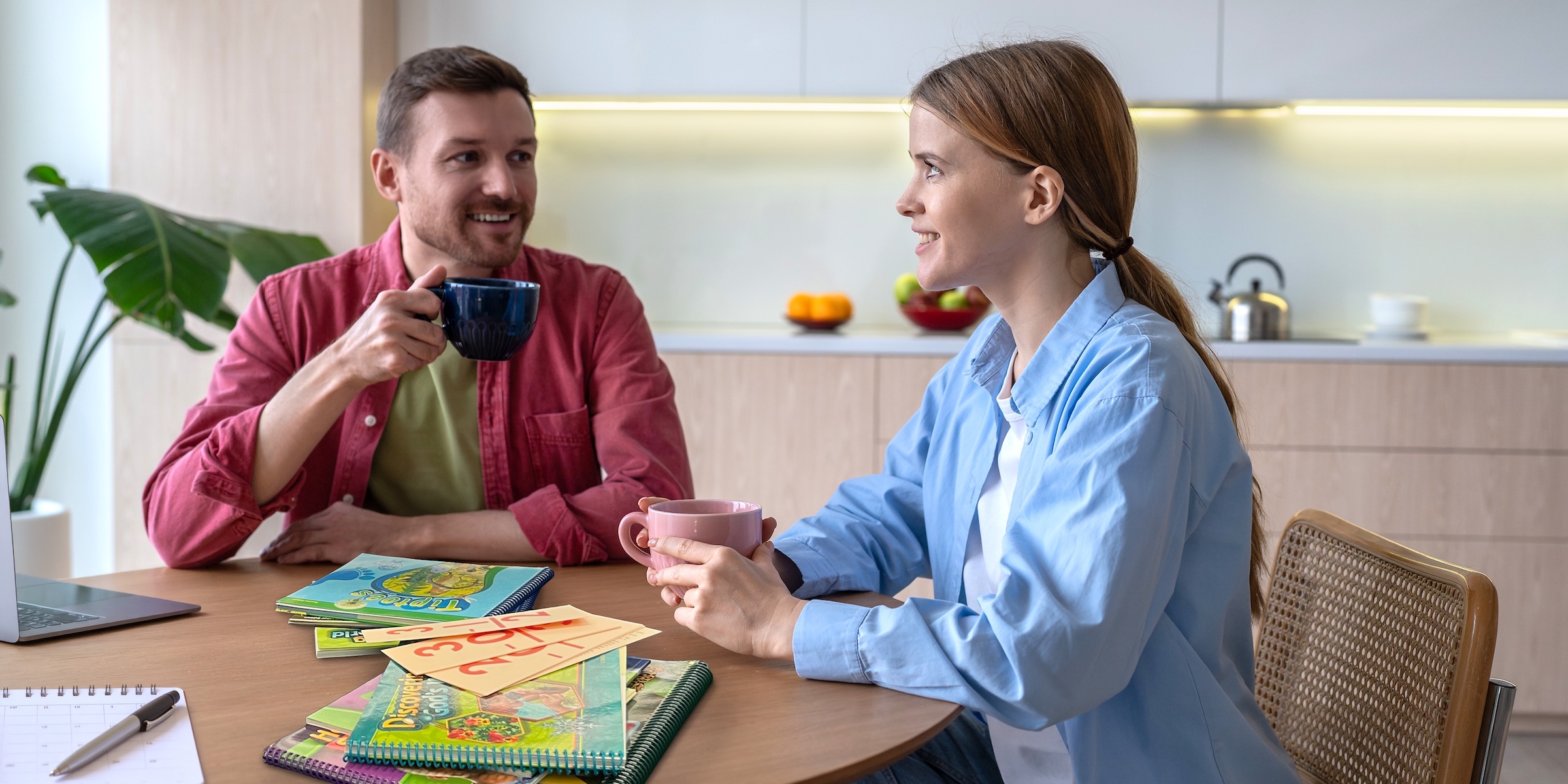 parents discuss homeschooling with abeka